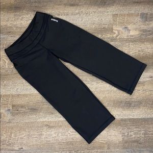 Reebok Black Play Dry S Athletic Capri Pants